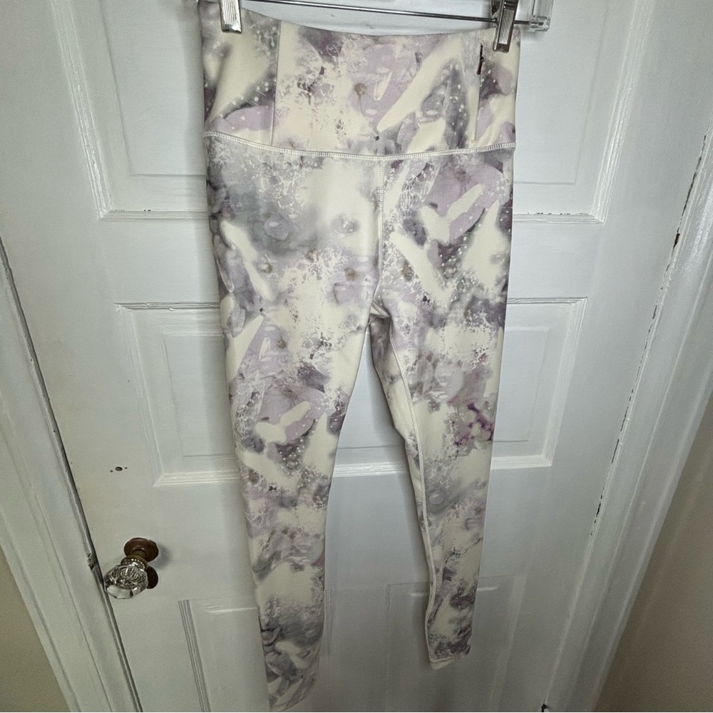 CALIA ombré leggings in light magic Lavender and Ivory pattern